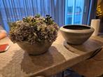 Te koop 2x bloempot + zijden bloemstuk, Ophalen, Steen, Overige kleuren, Zo goed als nieuw