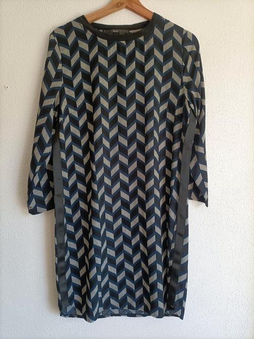Jurkje zwart blauw wit geometrisch patroon 8mm. M, Kleding | Dames, Jurken, Gedragen, Maat 38/40 (M), Blauw, Boven de knie, Ophalen
