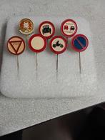 Metalen speldjes van verkeersborden, Ophalen of Verzenden, Gebruikt, Overige onderwerpen