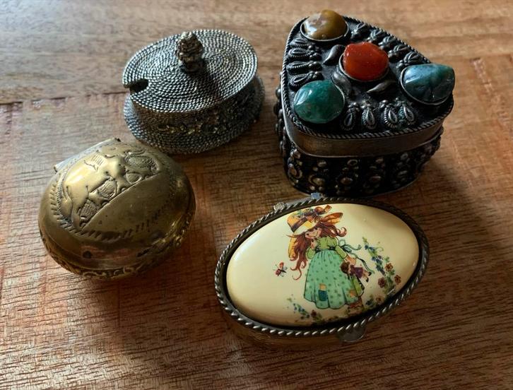 31 stuks Vintage Pillendoosjes Collectie, Antiek en Kunst, Curiosa en Brocante, Ophalen of Verzenden