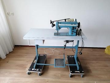 Singer 20u professionele industriële naaimachine beschikbaar voor biedingen