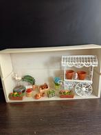 Wijnkist met poppenhuis spulletjes, bloemenwagen, tuin, Verzamelen, Poppenhuizen en Toebehoren, Ophalen of Verzenden, Zo goed als nieuw