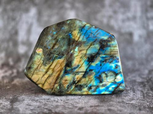 Labradoriet sculptuur groot gepolijst met mooie flash, Verzamelen, Mineralen en Fossielen, Mineraal, Ophalen of Verzenden