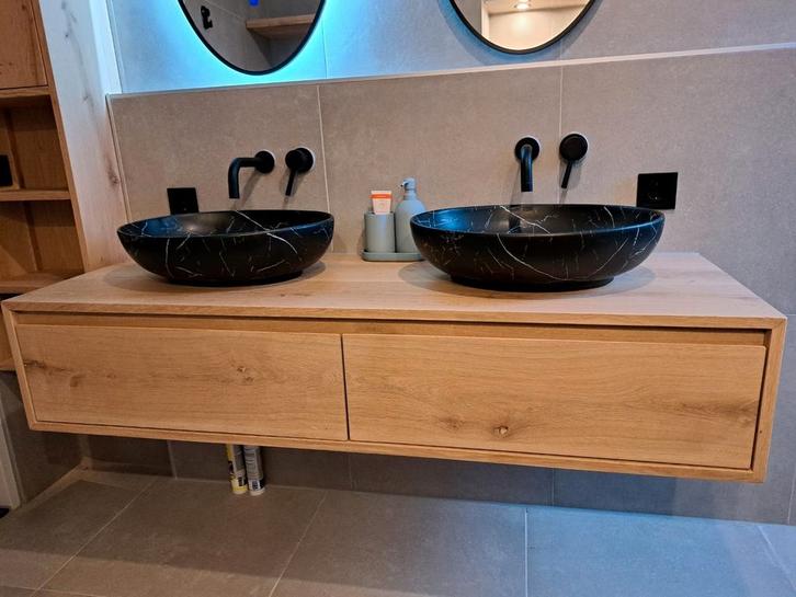Massief eiken Badmeubel twee lades.1400 mm, Huis en Inrichting, Badkamer | Badkamermeubels, Zo goed als nieuw, Wastafelkast, Minder dan 100 cm