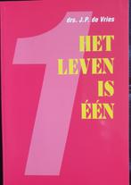 Drs. J.P. de Vries - Het leven is één, Boeken, Politiek en Maatschappij, Nederland, Drs. J.P. de Vries, Ophalen of Verzenden, Zo goed als nieuw