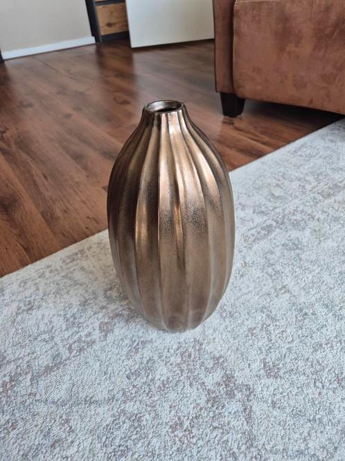 Prachtige metalen, bronzen vaas met ribbelstructuur, Huis en Inrichting, Woonaccessoires | Vazen, Gebruikt, Overige kleuren, Minder dan 50 cm