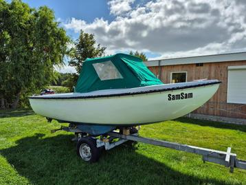 Prachtige SamSam console,toer of visboot met complete huif. beschikbaar voor biedingen
