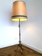 Antieke messing vloerlamp met sierlijke voet – art deco, Antiek en Kunst, Ophalen