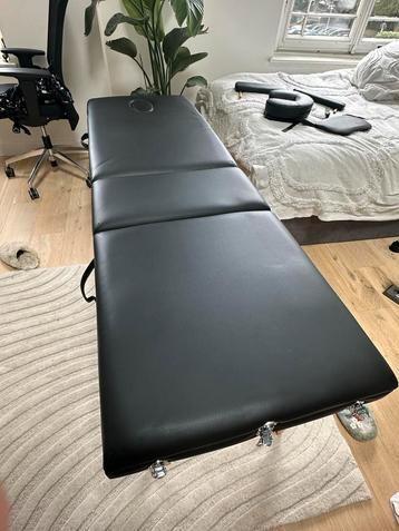 Massage tafel beschikbaar voor biedingen