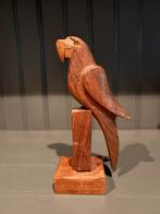 Houten papegaai beeldje met glazen oogjes, Antiek en Kunst, Kunst | Beelden en Houtsnijwerken, Ophalen of Verzenden