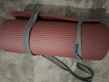 Decathlon pilates/yoga mat beschikbaar voor biedingen