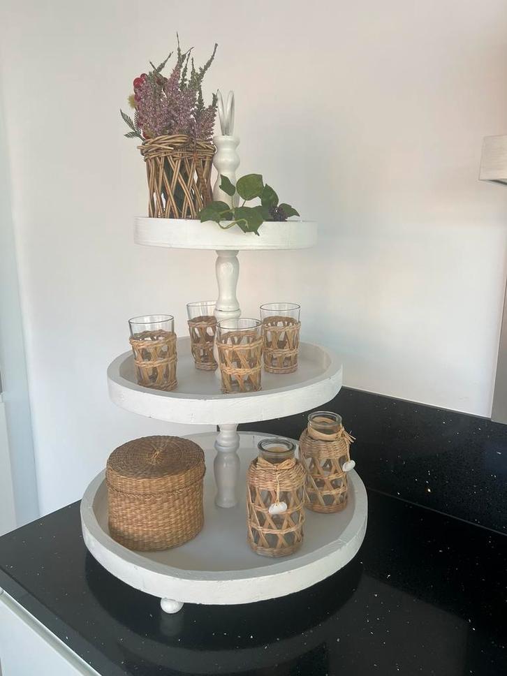 Grote houten etagère mooi wit  ronde bladen, Huis en Inrichting, Woonaccessoires | Etagères, Zo goed als nieuw, Ophalen of Verzenden