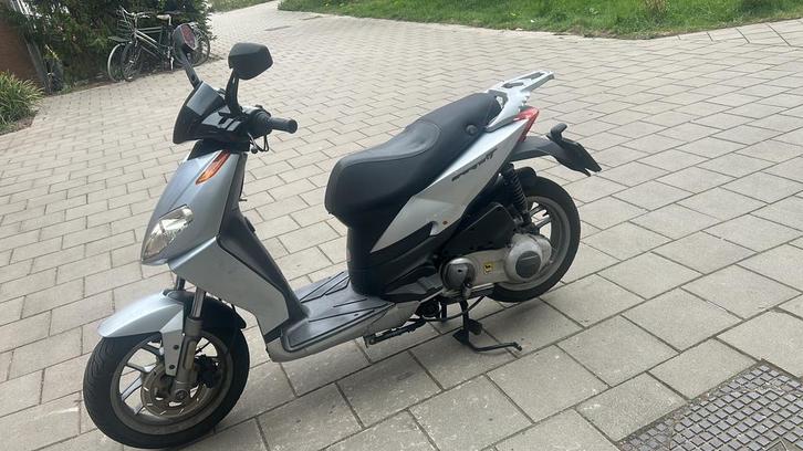 Aprilia sportcity 125, Fietsen en Brommers, Scooters | Aprilia, Gebruikt, Overige modellen, Maximaal 45 km/u, Benzine, Ophalen