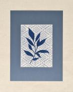 botanische print met linosnede en  blauw passe partout 30x40, Oorspronkelijke maker, Nieuw, Ophalen of Verzenden, Print