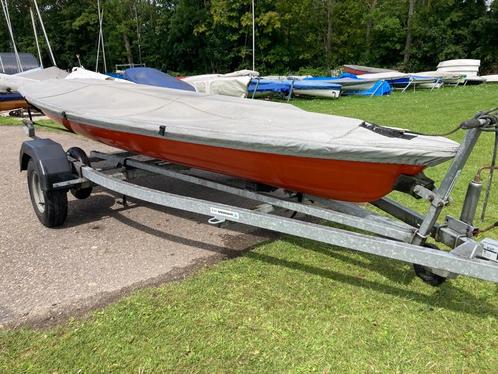 ILCA 6/7 complete laser met strand en (Kalf) wegtrailer, Watersport en Boten, Open zeilboten, Gebruikt, Laser, 3 tot 6 meter, Polyester