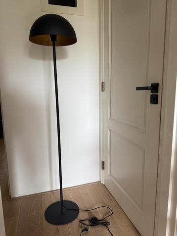 Zwarte lamp nieuw E27 beschikbaar voor biedingen