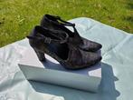 Lilian maat 39/5 suède pump, Kleding | Dames, Ophalen of Verzenden, Gedragen, Grijs