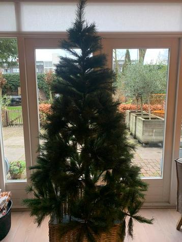 Mooie kunstkerstboom 180cm beschikbaar voor biedingen