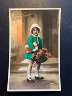 1932 meisje met groene jurk en bloemenmand, Gelopen, Kinderen, Ophalen of Verzenden, 1920 tot 1940