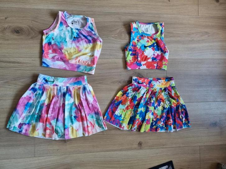 2 Nike Sportsetjes, Kinderen en Baby's, Kinderkleding | Maat 128, Zo goed als nieuw, Meisje, Ophalen of Verzenden