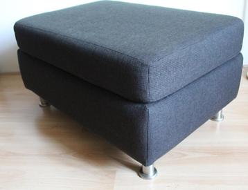 Grote poef / hocker stof grijs 45 hoog 87 x 60 cm. antraciet beschikbaar voor biedingen