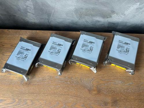 NIEUWSTAAT - 4 x 16TB Synology HAT5300 SATA Harde Schijf, Computers en Software, Harde schijven, Zo goed als nieuw, Desktop, Intern