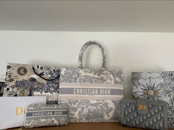Christian Dior set of los beschikbaar voor biedingen