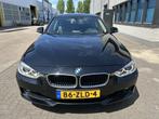 Bmw 3-serie Touring 320i High Executive LEER XENON NAVI PDC, Achterwielaandrijving, Euro 6, 4 cilinders, Zwart