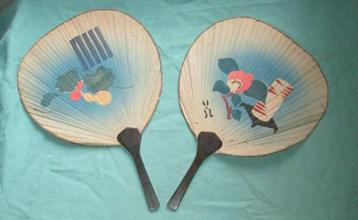 2 vintage Japanse waaiers beschikbaar voor biedingen