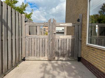 Dubbele houten draaipoort 6cm dik met beslag beschikbaar voor biedingen