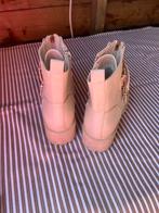 Hoge schoen beige kleur maat 36, Ophalen of Verzenden, Zo goed als nieuw, Wit, Sneakers of Gympen