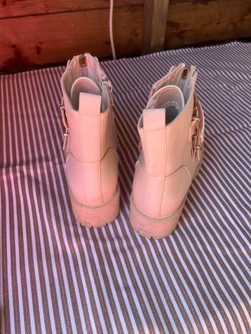 Hoge schoen beige kleur maat 36 beschikbaar voor biedingen
