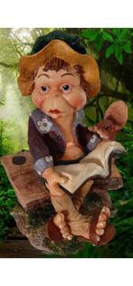 Grote laaf op wiebelende boomstam en boek, Ophalen of Verzenden, Beeldje of Poppetje