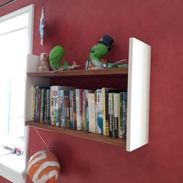 boekenplank beschikbaar voor biedingen