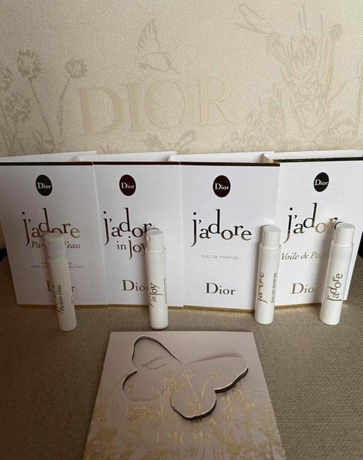 Dior beige toilettas gevuld met 4 travelsize J’adore edp, Verzamelen, Parfumverzamelingen, Nieuw, Miniatuur, Gevuld, Ophalen of Verzenden