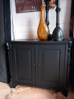 Antieke kast mat zwart gerestyled, Ophalen