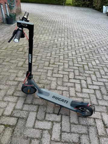 Zgan DUCATI PRO-I EVO Elektrische step incl lader beschikbaar voor biedingen