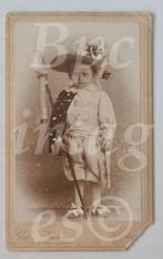 cdv jongetje Sjenkso verkleed als pedel Venlo 1900's, Gebruikt, Verzenden, Foto, Voor 1940