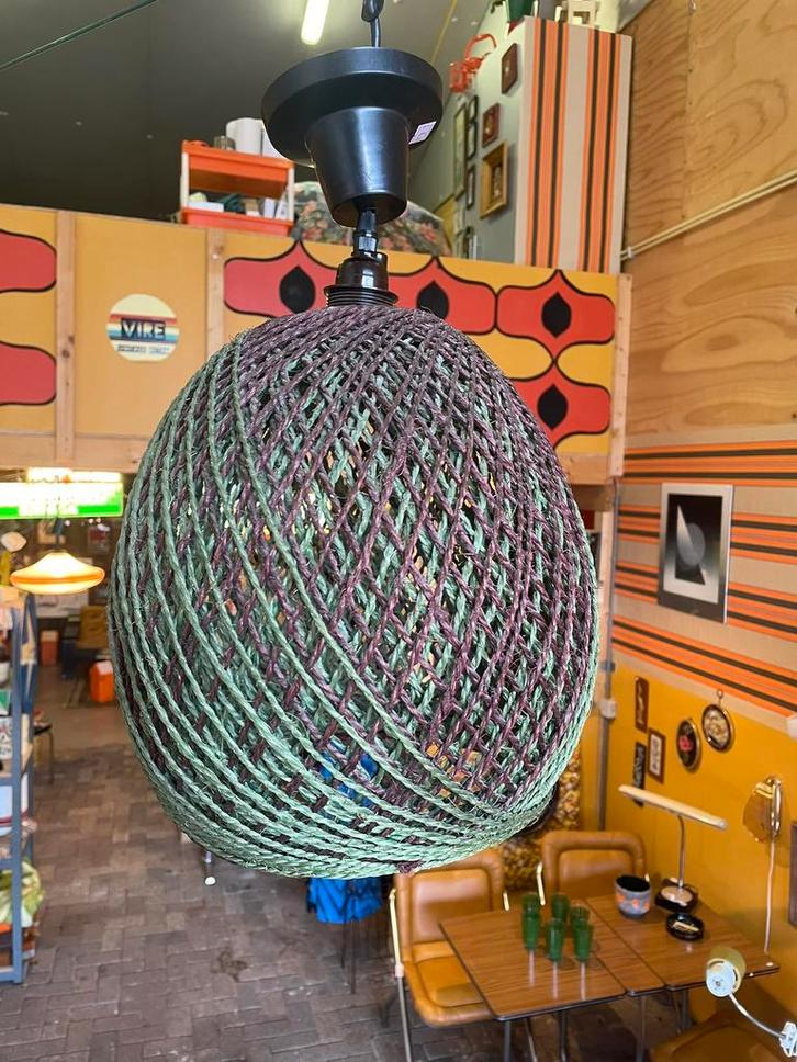 Vintage jaren 70 groene macrame hanglamp, Huis en Inrichting, Lampen | Hanglampen, Zo goed als nieuw, Minder dan 50 cm, Overige materialen