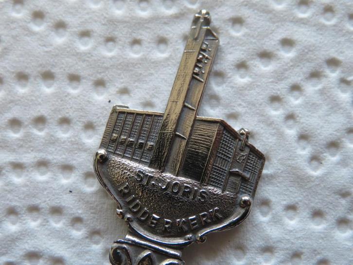 Lepeltje St. Joris Kerk te Ridderkerk, Verzamelen, Porselein, Kristal en Bestek, Zo goed als nieuw, Bestek, Overige materialen