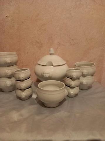 Soepterinne 6 soepkommen 6 boterbakjes met leeuwenkoppen beschikbaar voor biedingen