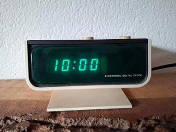 Mooie Retro Wekker Radio - Werkend! beschikbaar voor biedingen