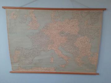 Te koop vintage landkaart van Europa afm 135x95cm beschikbaar voor biedingen
