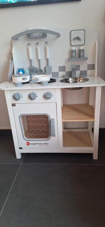 Speelkeukentje incl.accessoires beschikbaar voor biedingen