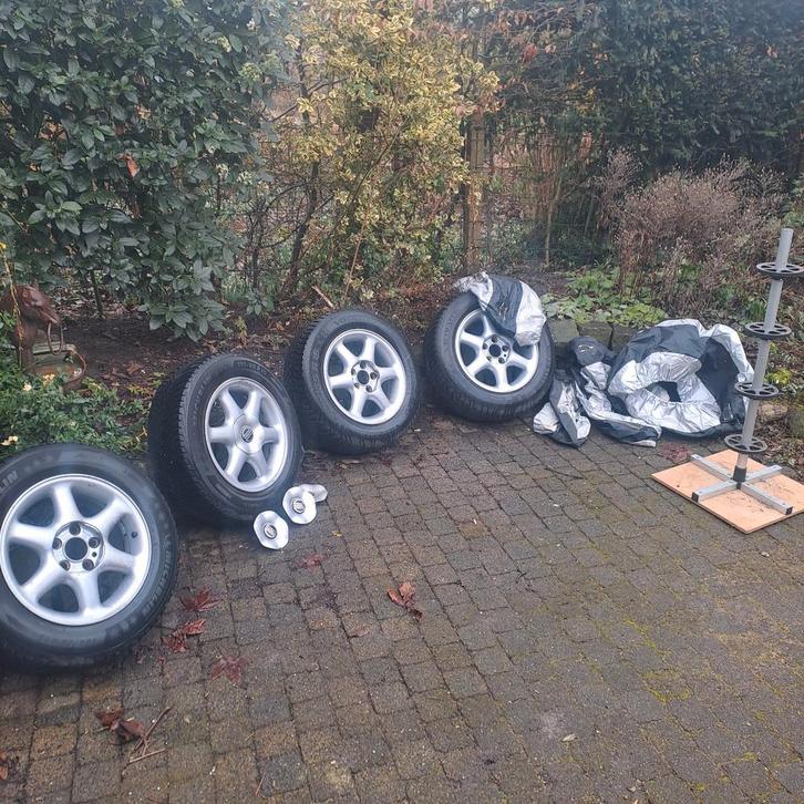 Volvo Velgen met Winterbanden 195/65, Auto-onderdelen, Banden en Velgen, Banden en Velgen, Winterbanden, 15 inch, 195 mm, Personenwagen