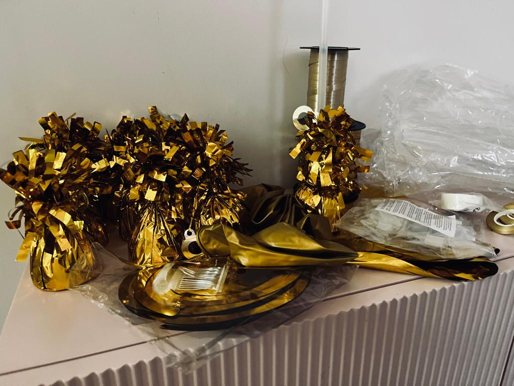 verzwaringsgewichten + standaards Helium ballonnen goud, Hobby en Vrije tijd, Feestartikelen, Ophalen of Verzenden, Nieuw, Feestartikel