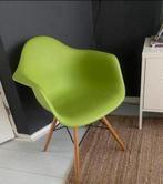 Groene kuipstoel met houten poten, Huis en Inrichting, Ophalen, Twee, Overige kleuren, Zo goed als nieuw