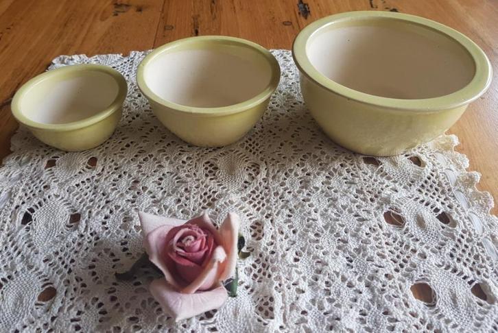 Set van 3 kleine lichtgele bonsai bakjes  / cactus potjes, Tuin en Terras, Bloempotten, Zo goed als nieuw, Aardewerk, Binnen, Minder dan 40 cm