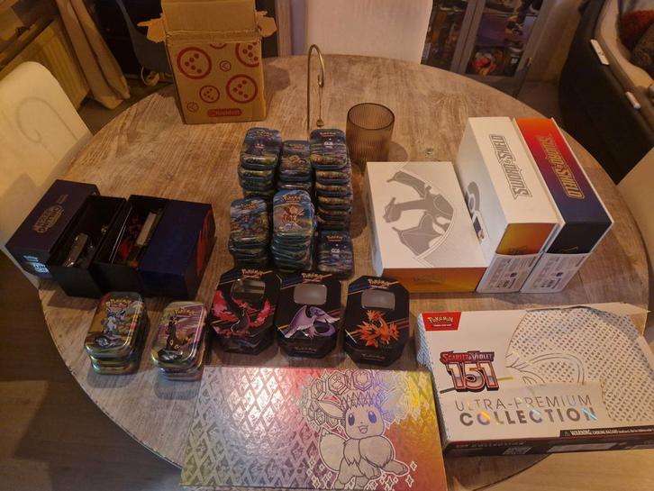 Pokemon Lege tins, etb' upc's., Hobby en Vrije tijd, Verzamelkaartspellen | Pokémon, Zo goed als nieuw, Ophalen of Verzenden