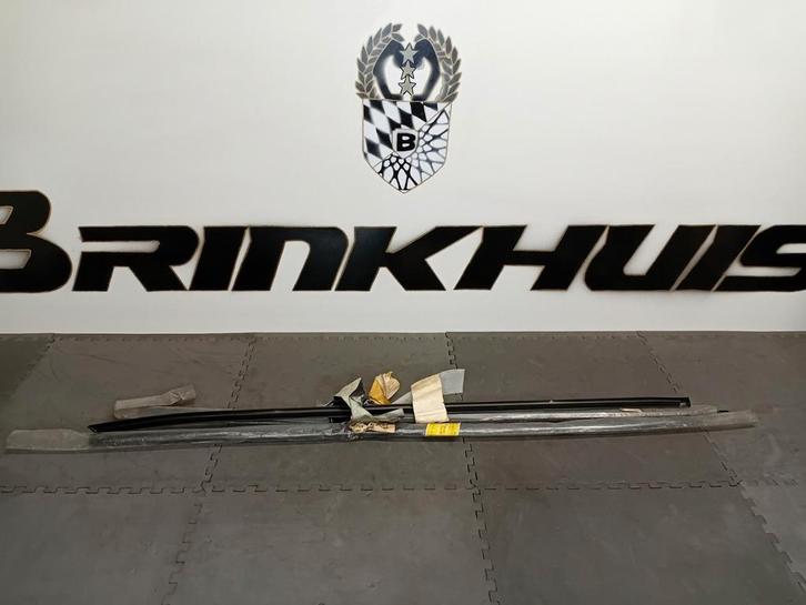 BMW E32 RAAMLIJST LINKS ZWART 51131969349 NIEUW, Auto diversen, Overige Auto diversen, Ophalen of Verzenden